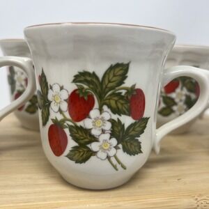 Set‎ of 5 Vintage Stoneware Strawberries Coffee Mugs Cups Gibson Spring Flower